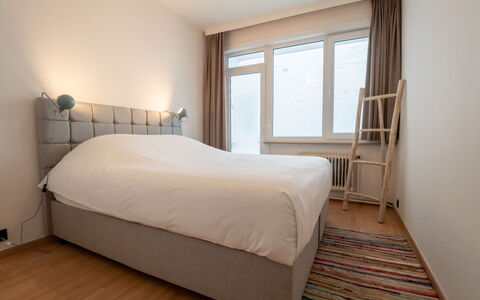 Blankenberge 152: Furniture, Comfort, Building, Wood, Window, Bed Frame, Lighting, Shade, Architecture