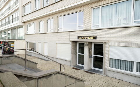 Blankenberge 152: Window, Building, Urban Design, Residential Area, Material Property, Facade, City, Composite Material, Condominium