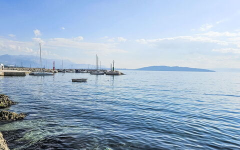 Josipa: Blue, Water, Water Resources, Body Of Water, Horizon, Coastal And Oceanic Landforms, Waterway, Sea, Watercraft