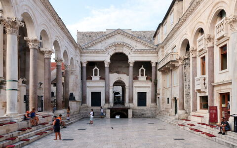 Josipa: Cloud, Sky, Door, Window, Neighbourhood, Facade, Landmark, City, Arcade, Building