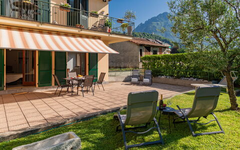 Stazione: Property, Furniture, Plant, Building, Sky, Shade, Window, Outdoor Furniture, Chair, Tree
