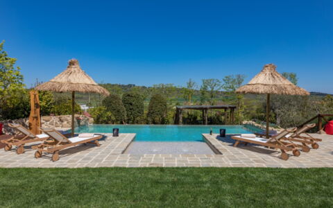 Casa Vacanze Paradiso: Sky, Water, Swimming Pool, Building, Shade, Plant, Outdoor Furniture, Tree, Sunlounger, Land Lot