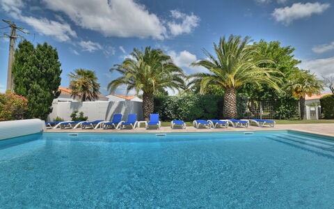 Le Moulin de la Filasse: Blue, Swimming Pool, Resort, Shade, Eco Hotel, Landscaping, Outdoor Furniture, Sunlounger, Resort Town