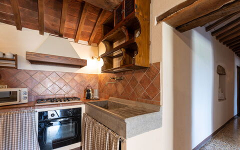 Cinigiano 250: Cabinetry, Property, Countertop, Wood, Kitchen Appliance, Kitchen, Exhaust Hood, Interior Design, Kitchen Stove, Flooring