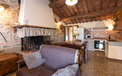 Carola 250.2: Property, Furniture, Wood, Interior Design, Floor, Beam, Living Room, Flooring, Hardwood, Real Estate