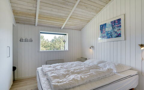 Thove - 600M from the Sea: Wood, Bedroom, Cottage, Plank, Bedding, Freezing, Hardwood, Bed, Winter, Bed Sheet