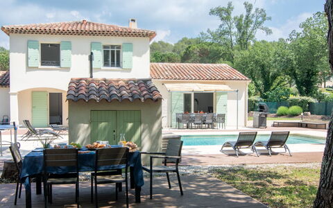 Villa Matisse: Building, Daytime, Property, Plant, Window, Water, Azure, Infrastructure, Sky, Architecture