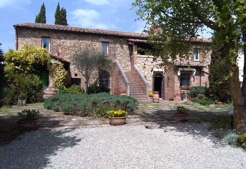 Villa Fulvia: Plant, Sky, Window, Cloud, Building, Tree, House, Road Surface, Residential Area, Cottage