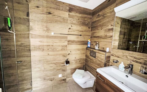Luxenweid: Flooring, Wood, Floor, Interior Design, Plumbing Fixture, Composite Material, Plumbing, Bathroom, Room, Sink