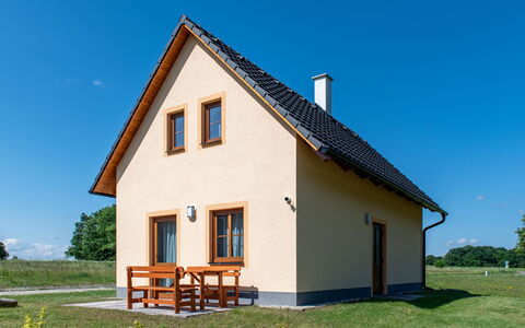 Cilka 2: Sky, Building, Plant, Property, Window, Land Lot, House, Tree, Cottage, Shade
