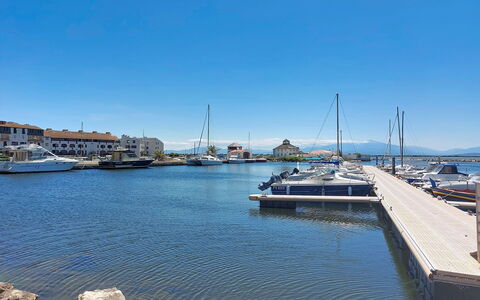 Le Barcarès 968: Boat, Water, Body Of Water, Watercraft, Marina, Waterway, Boats And Boating--Equipment And Supplies, Naval Architecture, Port, Dock
