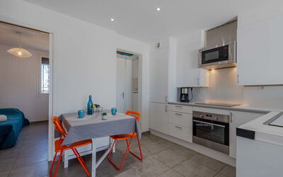 Accommodation:&nbsp;Palmyra 968.9