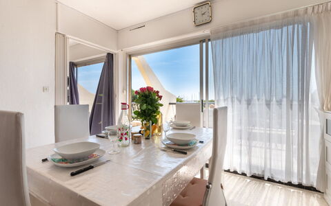 Le Beaupré: Furniture, Property, Building, Comfort, Azure, Curtain, Flower, Houseplant, Plant, Cabinetry