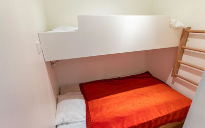 Nordic Chalet 9402