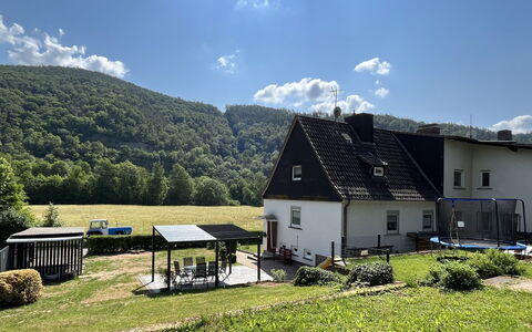 Familie Zinser: Cloud, Sky, Plant, Ecoregion, Mountain, Building, Window, Highland, Natural Landscape, House