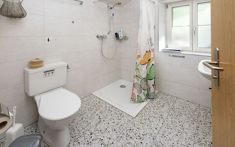 Brienzwiler 125: Bathroom, Plumbing Fixture, Flooring, Floor, Interior Design, Toilet, Toilet Seat, Plumbing, Tap, Sink