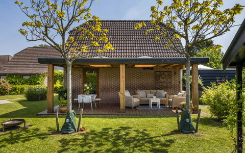 Haus Anni: Cloud, Water, Sky, Plant, Property, Azure, Natural Landscape, Swimming Pool, Tree, Vegetation