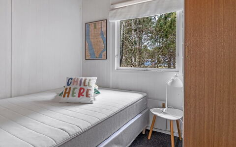 Sofus - 500M from the Sea: Wood, Interior Design, Bedroom, Bed, Flooring, Floor, Bed Sheet, Furniture, Bedding, Ceiling