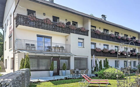 Velden am Wörthersee 37: Balcony, Estate, Yard, Villa, Hotel, Courtyard, Farmhouse, Porch
