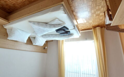 Velden am Wörthersee 37: Wood, Shade, Textile, Building, Lighting, Interior Design, Window, Floor, Material Property