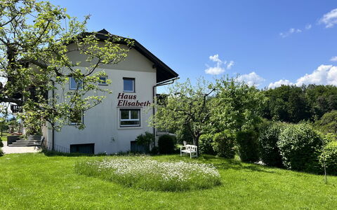 Velden am Wörthersee 37: Sky, Plant, Property, Building, Window, Cloud, Natural Landscape, Tree, House, Land Lot
