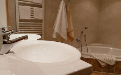 Accommodation:&nbsp;Juni-Rose 37.7