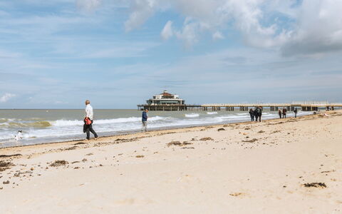 Philemon with Parking: Cloud, Water, Sky, Beach, Coastal And Oceanic Landforms, Tree, Horizon, Wind Wave