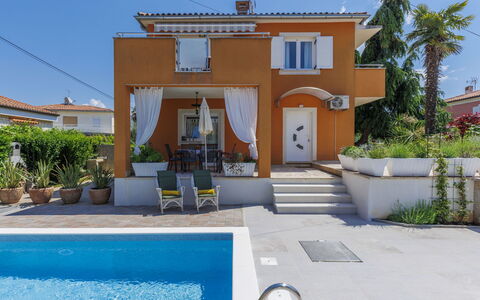 Villa Alba: Cloud, Plant, Sky, Building, Daytime, Property, Window, Tree, House, Land Lot
