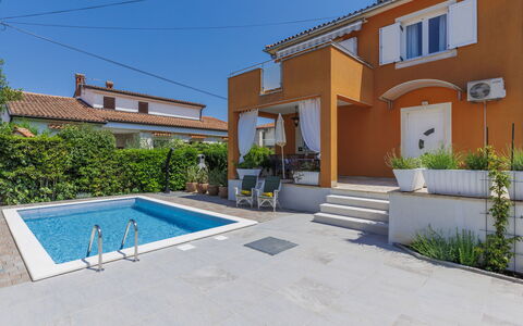 Villa Alba: Cloud, Plant, Sky, Building, Daytime, Property, Window, Tree, House, Land Lot
