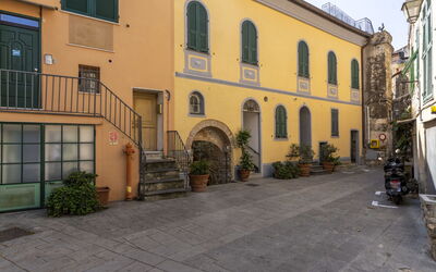 Accommodation:&nbsp;Fico 619.5