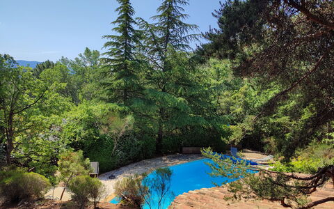 La Tourelle des Ocres: Water, Building, Plant, Tree, Window, Swimming Pool, Urban Design, Condominium, Leisure, Real Estate