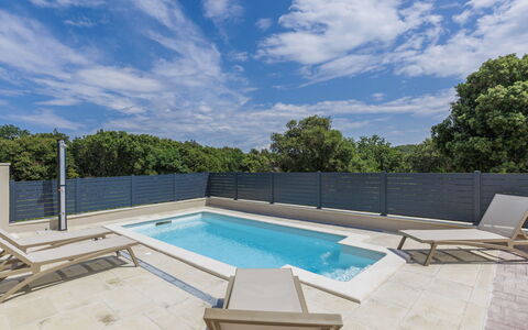 Villa Karlo: Water, Building, Plant, Tree, Window, Swimming Pool, Urban Design, Condominium, Leisure, Real Estate