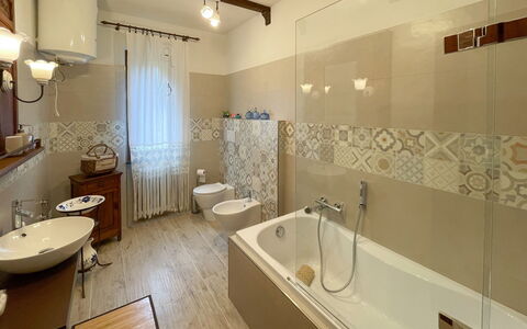 Ca' Breia: Bathtub, Plumbing Fixture, Tap, Mirror, Bathroom, Sink, Interior Design, Lighting, Flooring, Floor