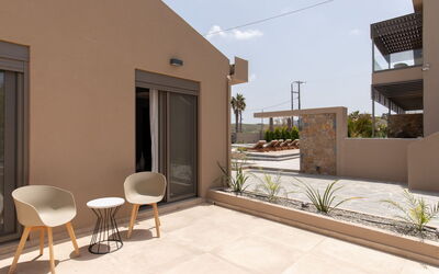 Marbellus 2.4: Building, Wheel, Plant, Car, Vehicle, Window, Condominium, Urban Design, Residential Area