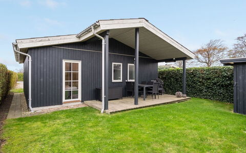 Maybrit - 50M from the Sea: Blue, Shrub, Cottage, Groundcover, Garden, Estate, Shade, Landscaping, Farmhouse, Eco Hotel