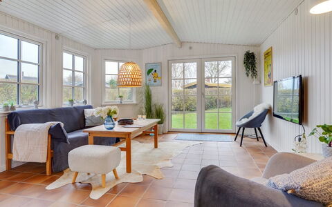 Maybrit - 50M from the Sea: Blue, Shrub, Cottage, Groundcover, Garden, Estate, Shade, Landscaping, Farmhouse, Eco Hotel