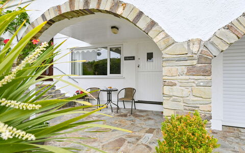 Rock Pools: Water, Plant, Building, Daytime, Property, Swimming Pool, Window, Sky, Azure, Nature