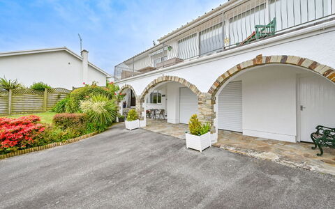 Rock Pools: Water, Plant, Building, Daytime, Property, Swimming Pool, Window, Sky, Azure, Nature