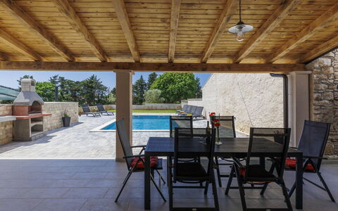 Stara Hiža: Water, Sky, Building, Property, Tableware, Window, Seaside Resort, Azure, Table, Architecture