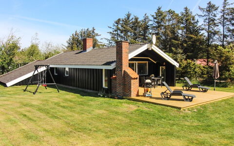 Weland - 800M from the Sea: Roof, Home, Door, Cottage, Shade, Siding, Yard, Estate, Backyard
