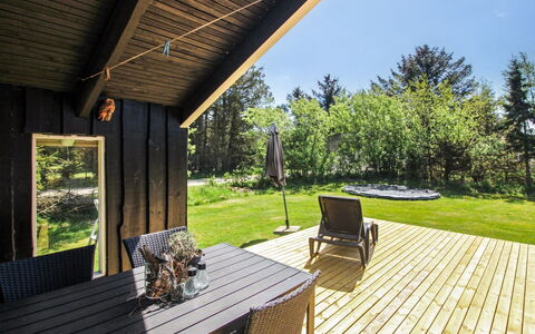 Weland - 800M from the Sea: Roof, Home, Door, Cottage, Shade, Siding, Yard, Estate, Backyard