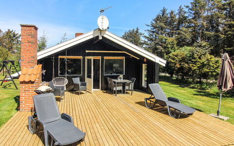 Weland - 800M from the Sea: Roof, Home, Door, Cottage, Shade, Siding, Yard, Estate, Backyard