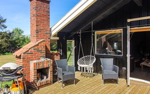 Weland - 800M from the Sea: Roof, Home, Door, Cottage, Shade, Siding, Yard, Estate, Backyard