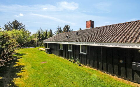 Weland - 800M from the Sea: Roof, Home, Door, Cottage, Shade, Siding, Yard, Estate, Backyard