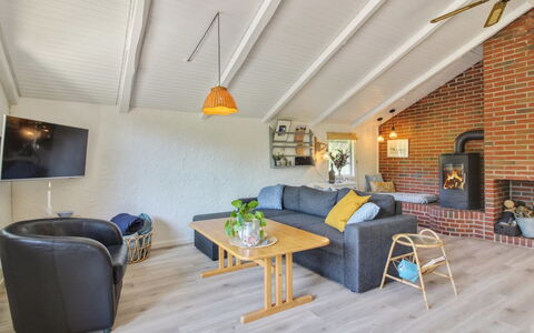 Weland - 800M from the Sea: Roof, Home, Door, Cottage, Shade, Siding, Yard, Estate, Backyard