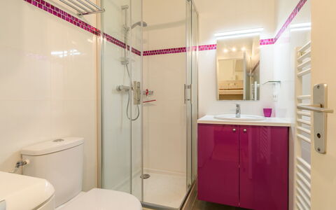 Les Gabiers: Property, Cabinetry, Purple, Mirror, Bathroom, Building, Plumbing Fixture, Toilet, Interior Design