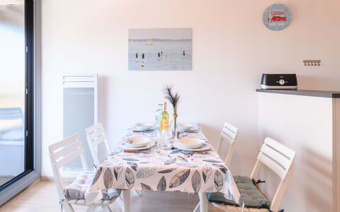 Les Gabiers: Furniture, Table, Property, Chair, Interior Design, Building, Wood, House, Tableware