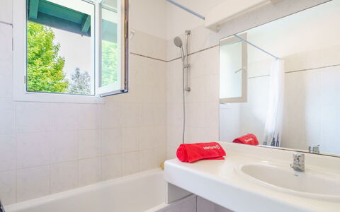 Arnaïa: Water, Sky, Building, Window, Swimming Pool, Azure, Shade, Composite Material, Real Estate, Leisure