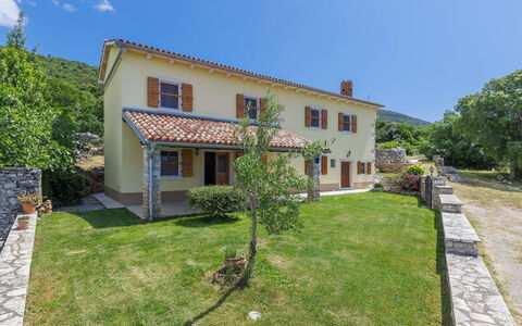 Lucija: Water, Sky, Building, Window, Swimming Pool, Azure, Shade, Composite Material, Real Estate, Leisure