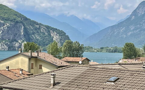 Casa la Villa: Water, Sky, Building, Window, Swimming Pool, Azure, Shade, Composite Material, Real Estate, Leisure